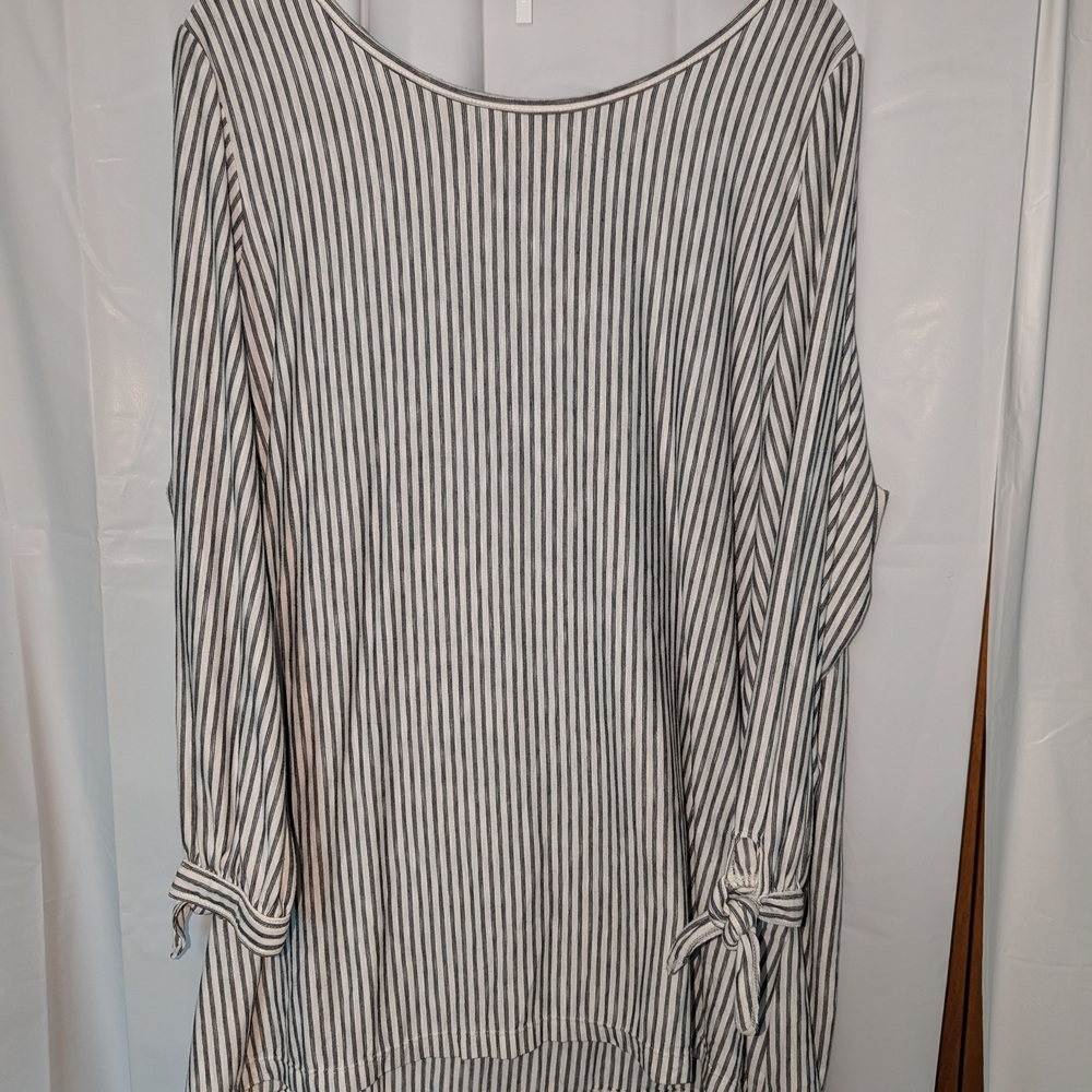 MAX STUDIO Top 2X Striped Black and White Women's Top